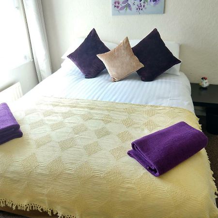 וורקינגטון Rowe Gardens - Self Catering - Guesthouse Style - Comfortable Twin Or Double Rooms - Quiet Residential Area מראה חיצוני תמונה