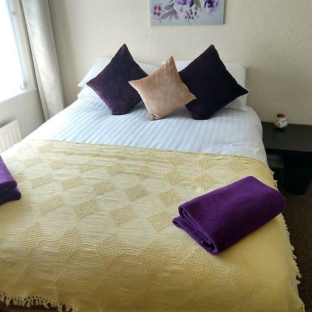 וורקינגטון Rowe Gardens - Self Catering - Guesthouse Style - Comfortable Twin Or Double Rooms - Quiet Residential Area מראה חיצוני תמונה