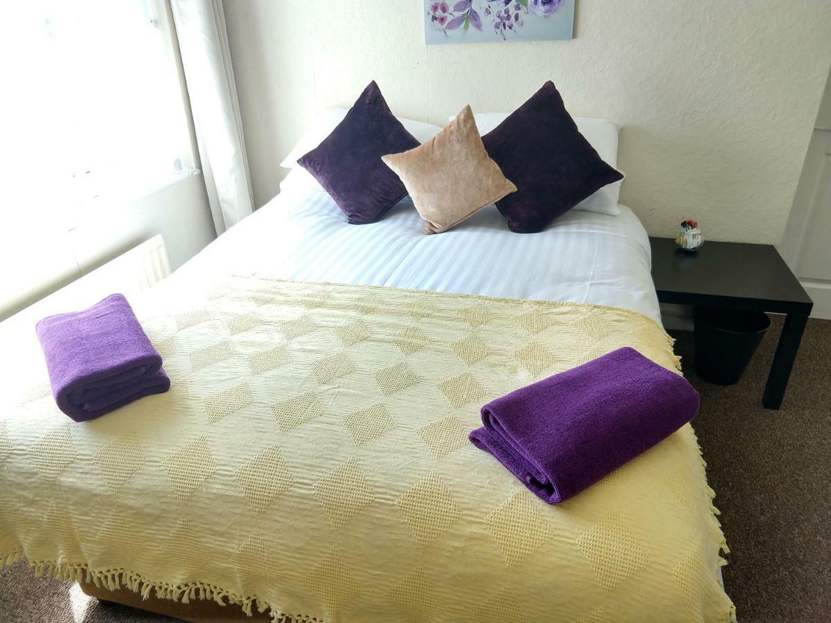 וורקינגטון Rowe Gardens - Self Catering - Guesthouse Style - Comfortable Twin Or Double Rooms - Quiet Residential Area מראה חיצוני תמונה